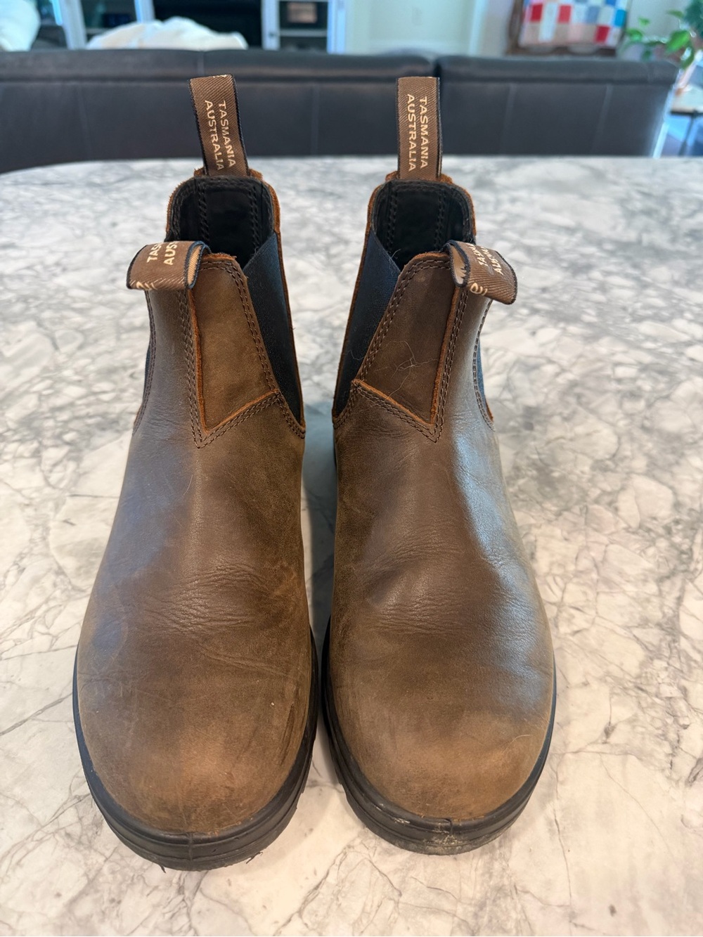 Blundstone Brown Chelsea Ankle Boots Classics unisex in antique brown.